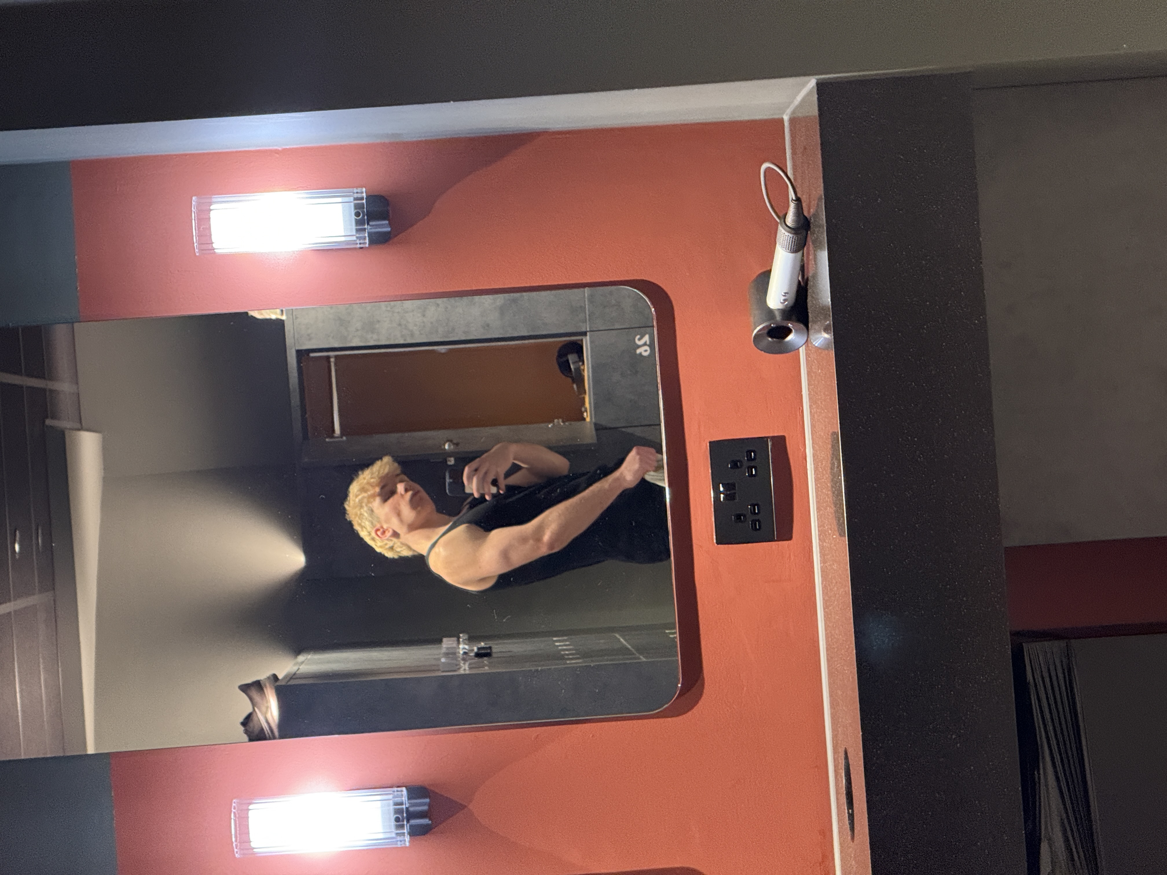 Enzo Ivory